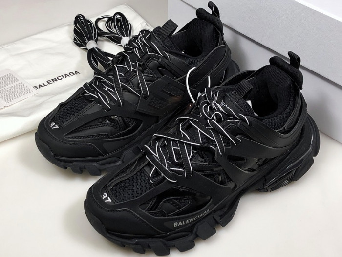 BLCG TRACK TRAINER ‘TRIPLE BLACK’ 542023 W1GB1 1000
